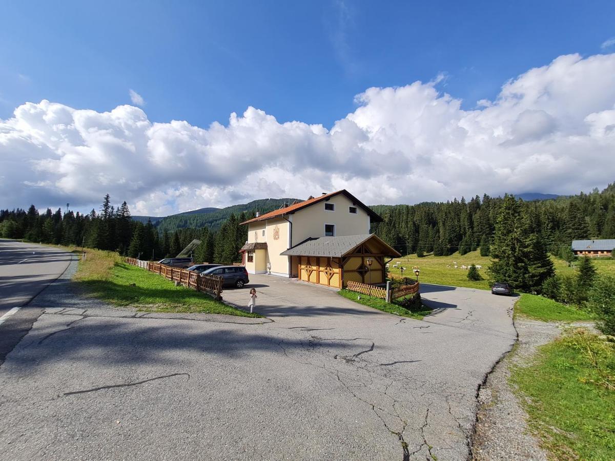 Apartmenthaus Almwiese Flattnitz ภายนอก รูปภาพ
